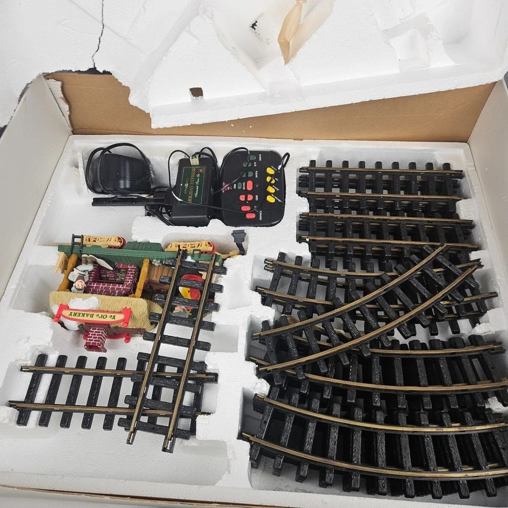 New Bright Musical Holiday Express Electric Animated‎ Train Set No. 386 Santa Fe